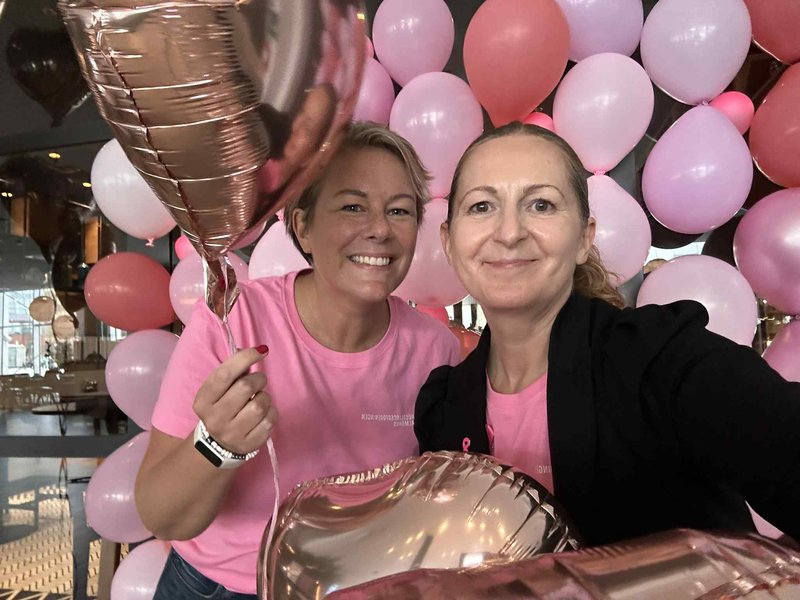 17 okt sofie och Emilia rosa oktober quality view hotel