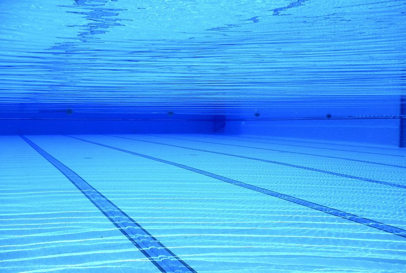 526663-swimming-pool-504780_1920