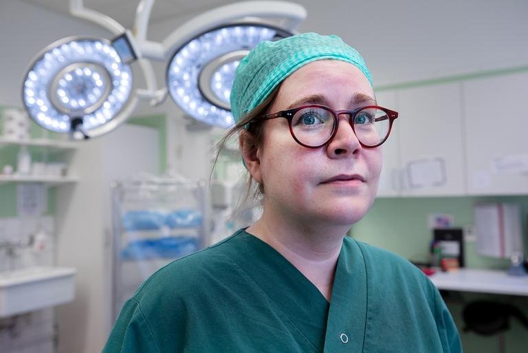 Emma Hansson är överläkare och plastikkirurg vid Sahlgrenska universitetssjukhuset. Foto: Paul Björkman