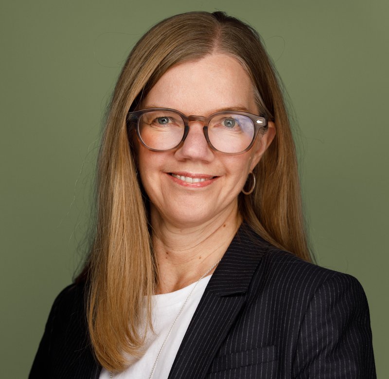 Louise Skalin är Apotekets chefsfarmaceut och svarar på frågor om samarbetet med Bröstcancerförbundet.