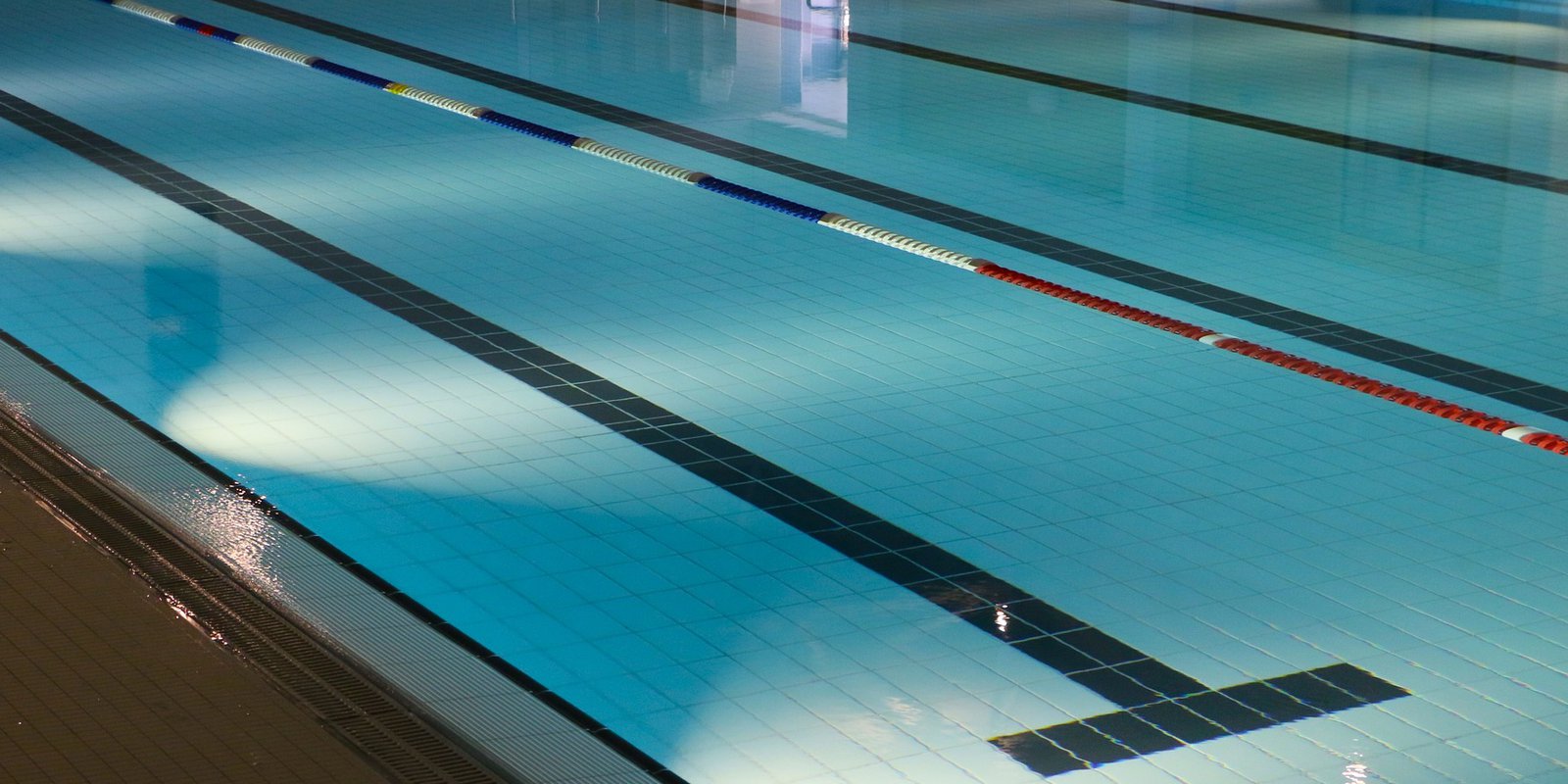 indoor-swimming-pool-g78e538cc8_1920